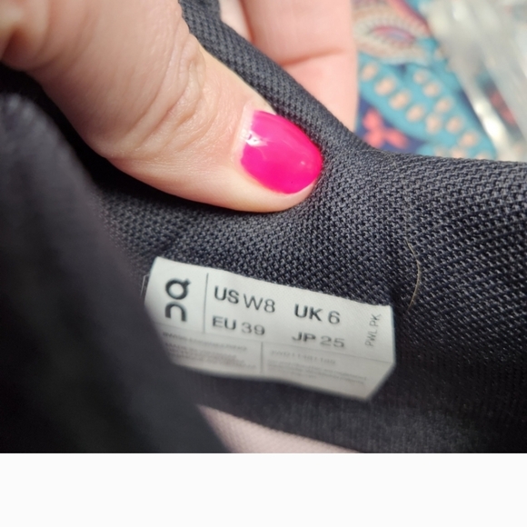 ON Running ON Cloud The Roger Spin Black Pink Zephyr tennis shoes size 8 - Picture 3 of 8